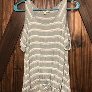 Off the shoulder short sleeve top